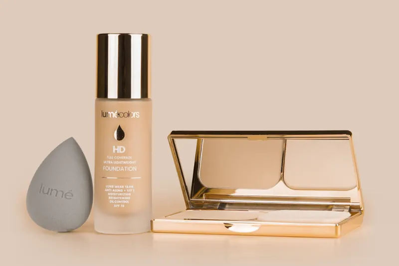 Isi Bundling 02: Beauty Blender, HD Foundation dan Lumécolors Compact Powder
