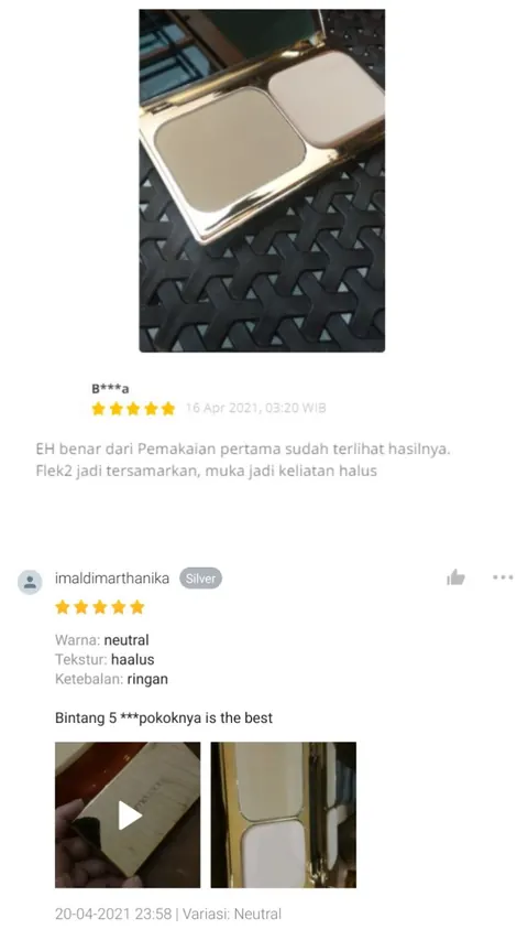 Dua ulasan marketplace bintang 5 dengan foto Compact Powder terbuka: EH benar dari pemakaian pertama sudah terlihat hasilnya. Flek2 jadi tersamarkan, muka jadi keliatan halus. Warna: neutral. Tekstur: haalus. Ketebalan: ringan. Bintang 5, pokoknya is the best
