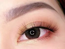 Hasil akhir Simple Glam Look dengan bulu mata palsu