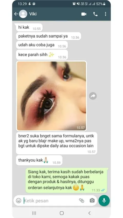 Testimoni chat WhatsApp dengan foto mata ber-shimmer pink: Kece parah sihh. Bner2 suka bnget sama formulanya, untk ak yg baru blajr make up, wrna2nya pas bgt untuk dipake daily atau occasion lain