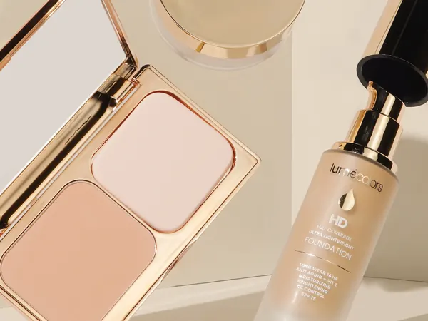 Compact Powder terbuka, Loose Powder dan botol HD Foundation