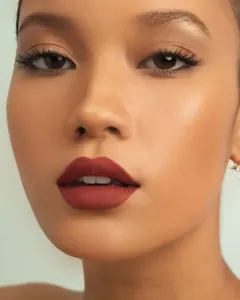 Devious Queen di kulit gelap