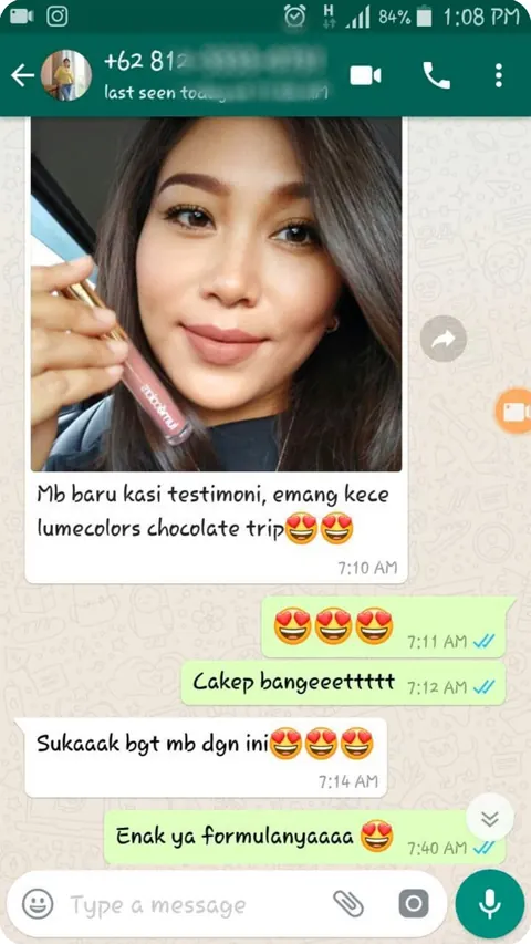 Testimoni chat WhatsApp dengan swafoto pelanggan: Mb baru kasi testimoni, emang kece lumecolors chocolate trip. Sukaaak bgt mb dgn ini