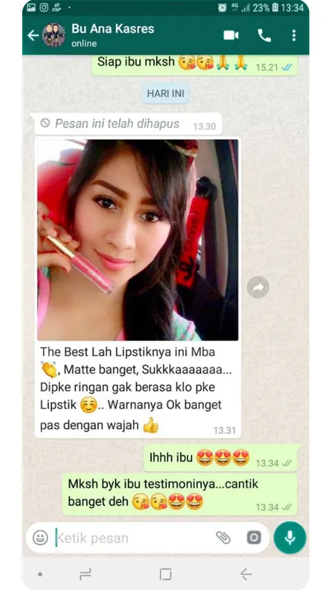 Testimoni chat WhatsApp dengan swafoto pelanggan: The Best Lah Lipstiknya ini Mba, Matte banget, Sukkkaaaaaaa. Dipke ringan gak berasa klo pke Lipstik. Warnanya Ok banget pas dengan wajah