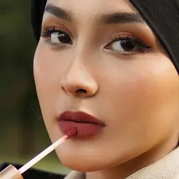 Vixen Glam di kulit netral