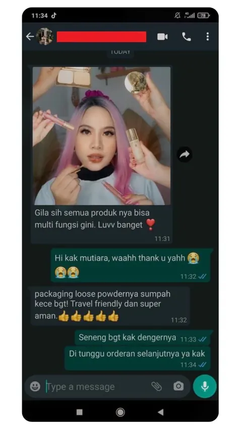 Testimoni chat WhatsApp dengan foto pelanggan dikelilingi produk Lumécolors: Gila sih semua produk nya bisa multi fungsi gini. Luvv banget. packaging loose powdernya sumpah kece bgt! Travel friendly dan super aman.